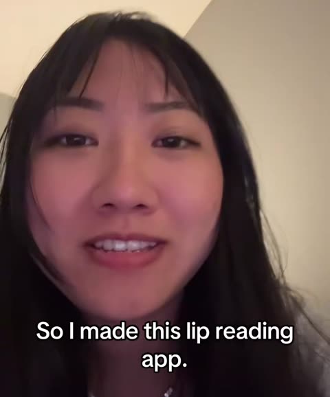 Amy kijkt in de camera, ondertitel: So I made this lip reading app